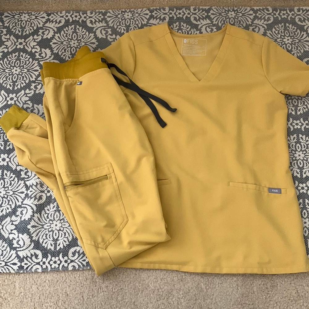 💛LIMITED EDITION GOLD FIGS SET💛